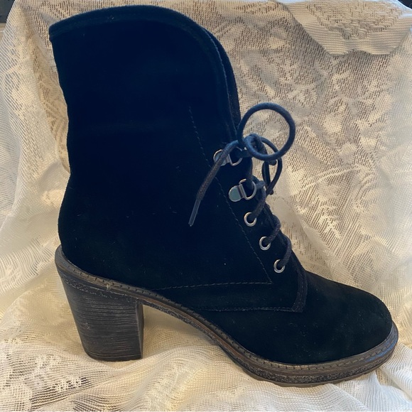 White Mountain Fall Black Suede Leather Booties w/ 3.5”Heel - size 8 - Picture 11 of 16